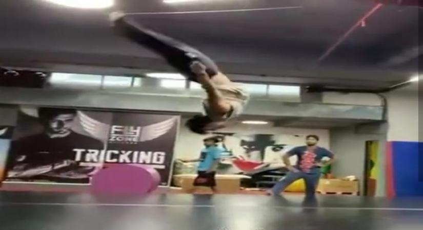 Tiger Shroff inspires fans with Monday fitness video(Photo:Instagram)