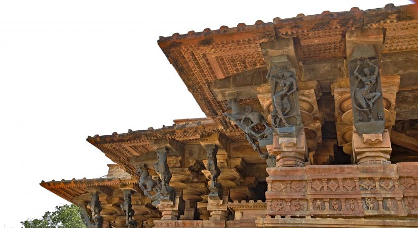 View showing bracket figures of Ramappa temple (c) ASI