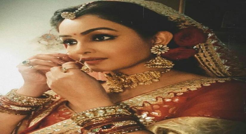 Shubhangi Atre enjoys bridal makeover during shooting.