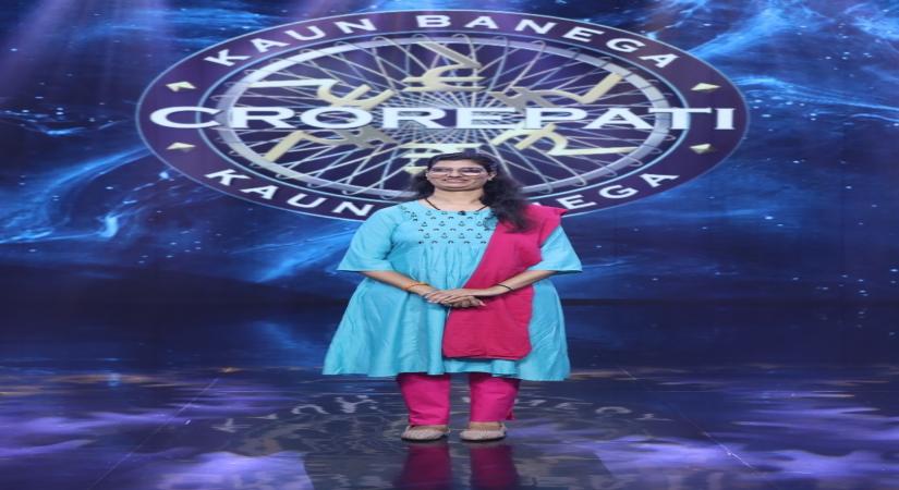 Visually impaired Himani Bundela is first crorepati of 'KBC13'