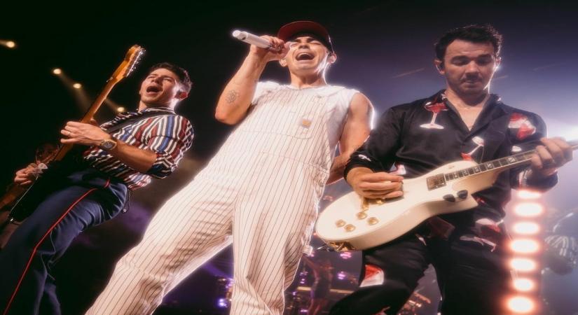 Jonas Brothers kick start 'Remember This' tour