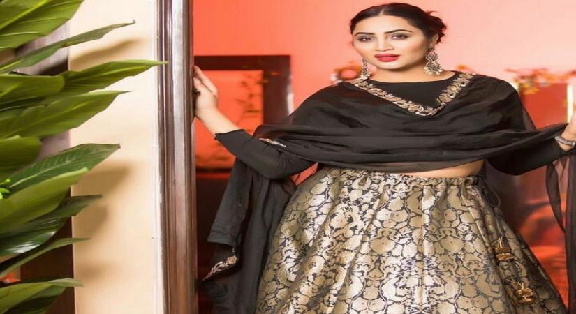 Arshi Khan fears for her engagement to Afghan cricketer.