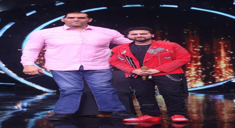 Khali thumbs up for contestant Mohd Danish in 'Indian Idol 12' finale.