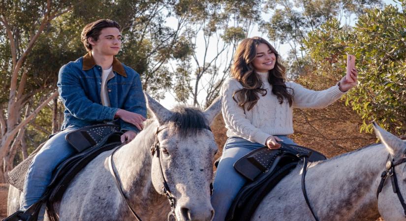IANS Review: 'He's All That': A clean teen rom-com with a Pygmalion template