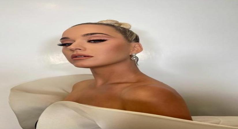 Katy Perry stuns fans with her glam look