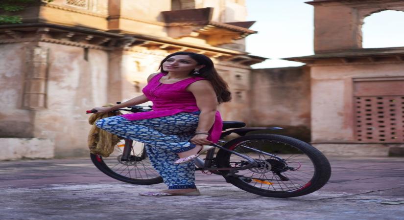 'Dedh Bigha Zameen's' Khushali Kumar explores the lanes of Jhansi on a cycle
