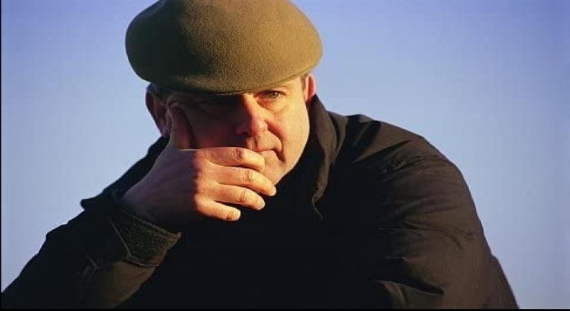 'Notting Hill' director Roger Mitchell dies at 65.