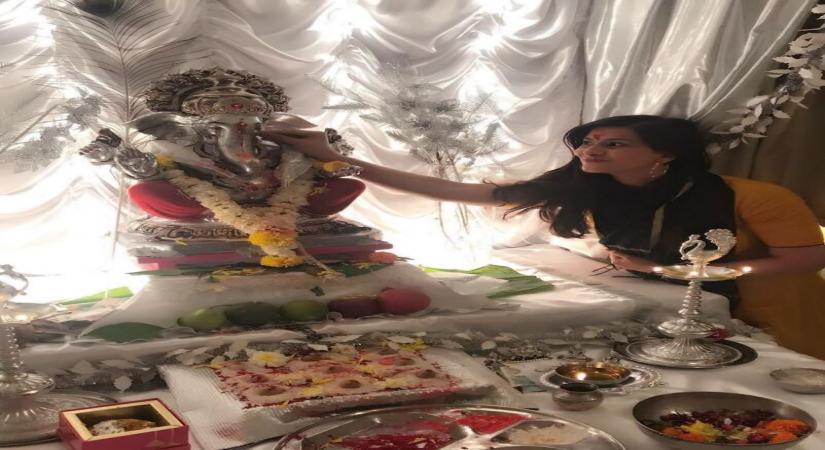Vivana Singh ties 'rakhi' on her 'Gannu bhaiya' every year.