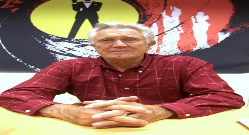 Actor George Lazenby.
