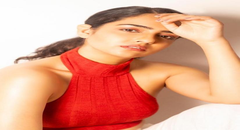 Papon's music video 'Shikwa' stars Manvi Malhotra.