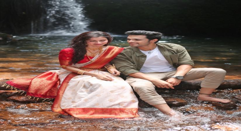 Parth Samthaan, Diksha Singh in Jubin Nautiyal's 'Rim Jhim' video.