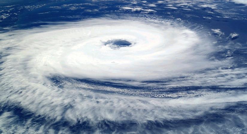 Reducing cyclone impacts: Double benefits of climate protection