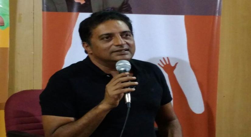 Bengaluru: Actor Prakash Raj addresses a press conference in Bengaluru on Nov 23, 2017. (Photo: IANS)