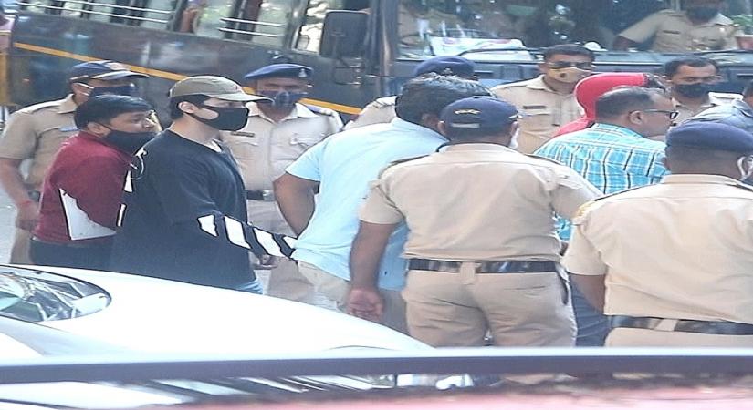 Mumbai : Shah Rukh Son Aryan Khan Leave From NCB Office in Mumbai on Sunday, October 03, 2021. (Photo: IANS)