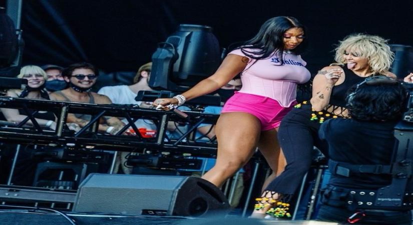 Miley Cyrus dances with Megan Thee Stallion at Austin City Limits 2021(photo:instagram)
