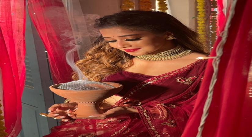 Tina Dutta relives her childhood days in music video 'Durga maa elo re' with Mika Singh.