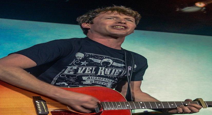 James Blunt's pub is 'haunted'