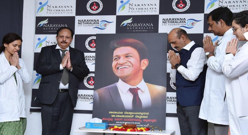 Bengaluru:Dr.K Bhujang Shetty,Chairman and Managing Director,Narayana Nethralaya and others addressing a press conference on Power Star Puneeth Rajkumar's eye donation at Narayana Nethralaya,in Bengaluru on Monday 1st November 2021.(PHOTO:IANS)