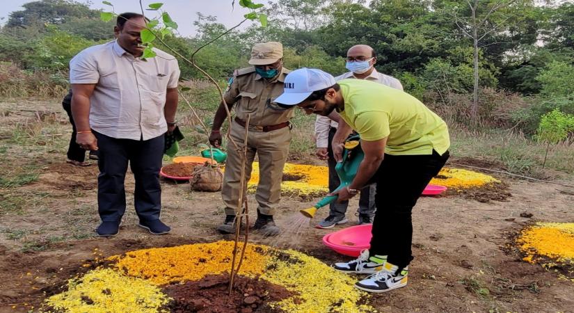 Dulquer Salmaan participated in Green India Challenge