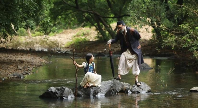 Screen grab ‘Shadow Bird’