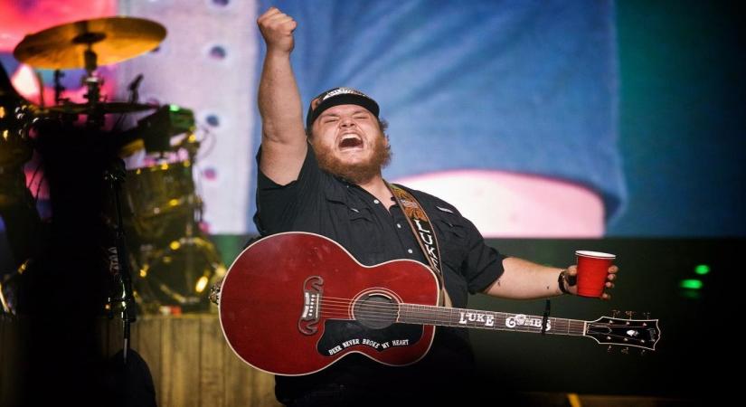 Luke Combs wins 'Entertainer of the Year' at country music awards