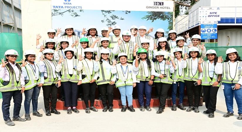 Mr. Puneet Chhatwal, MD & CEO, Indian Hotels Company (IHCL) and Mr Vinayak Deshpande, MD - Tata Projects with the all-woman project execution team at Ginger Hotel site in Santacruz, Mumbai