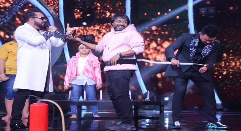 Mika Singh, Aditya Narayan make 'Sa Re Ga Ma Pa' jury members do hilarious tasks.