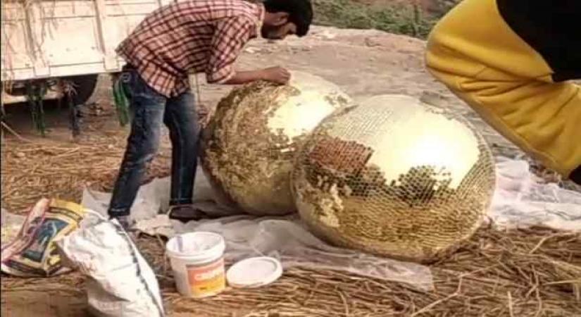 Katrina Kaif Vicky Kaushal wedding crystal balls being transported and vehicles with indicators parked on roads to ensure guests reach at wedding destination with ease.