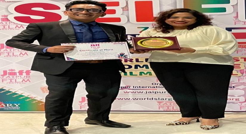 'Mere Desh Ki Dharti' winning 2nd Best Film award at Jaipur International Film Fest
