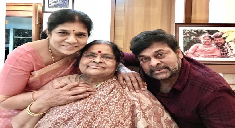 Chiranjeevi's  tweet seeking blessings from mom wins hearts.