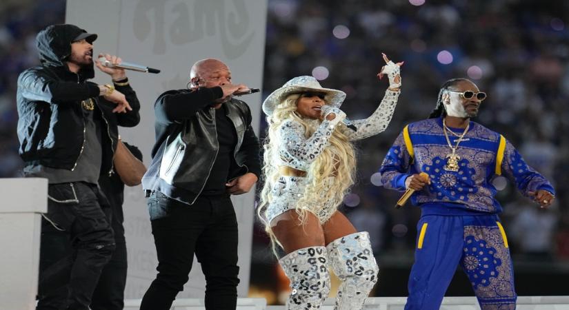 For Super Bowl halftime: Dr. Dre leads ensemble of headliners, Eminem takes a knee story