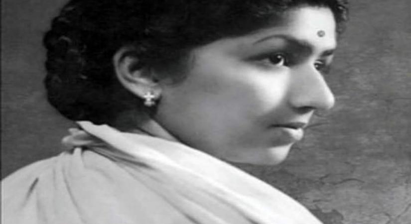 legendary singer Bharat Ratna Lata Mangeshkar.(photo:@AnupamPKher /Twitter)