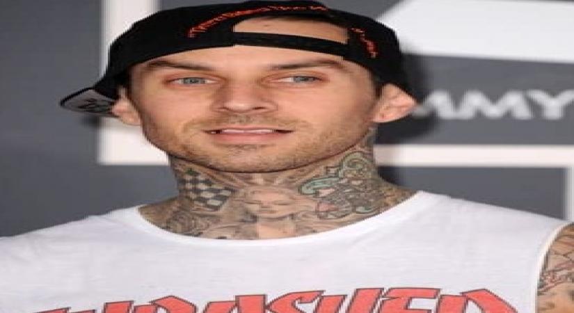 Travis Barker thanks 'nurse' Kourtney for 'removing his stitches'