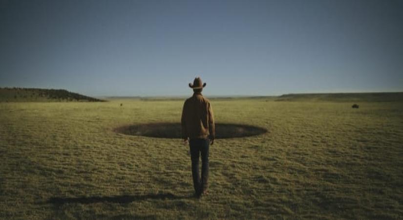 Review of 'Outer Range'.