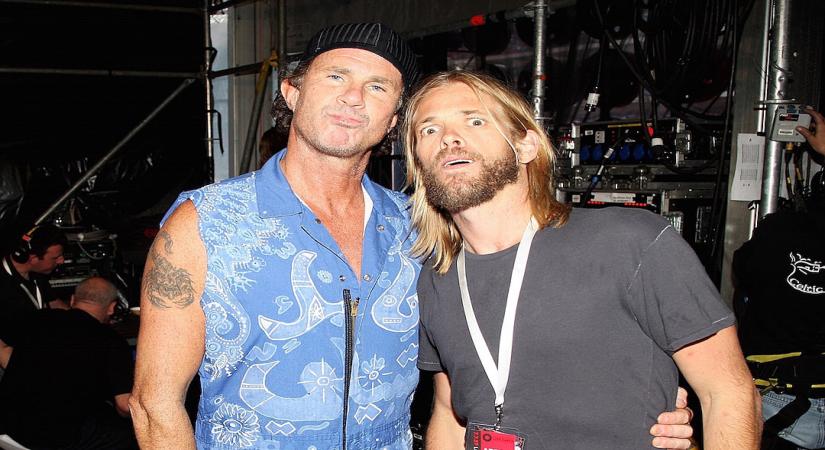 Chad Smith pays tribute to Taylor Hawkins