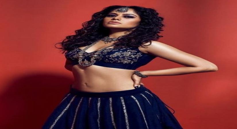 Actress Bindu Madhavi-starrer 'Naga' goes on floors with pooja.