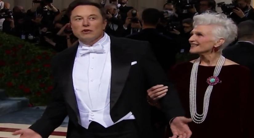 Elon Musk takes mom Maye to Met Gala 2022  days after Twitter deal.(photo:Twitter)