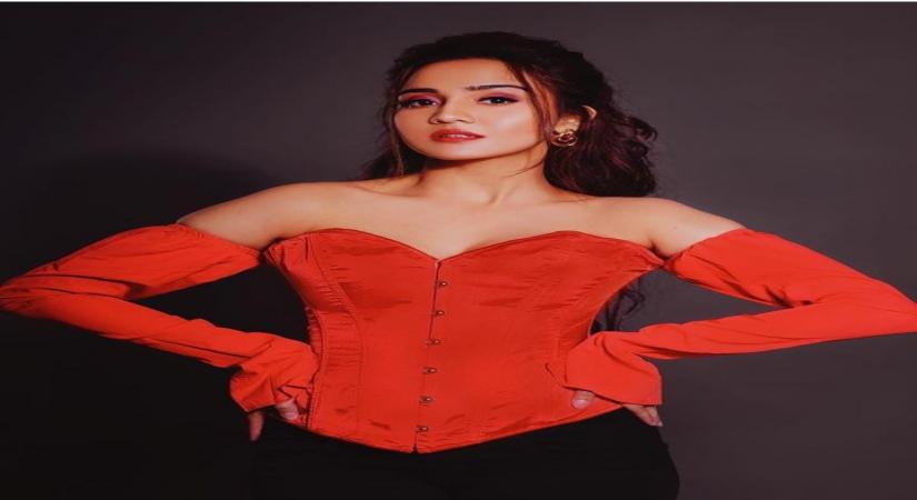 Ashi Singh's new-found love for 'mehendi' on the sets of 'Meet'
