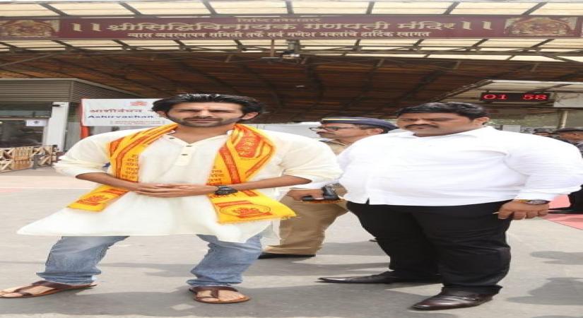 Kartik Aaryan Visits Siddhivinayak to Seek Blessing for the Success of Bhool Bhulaiyaa 2, keeps up with his tradition!