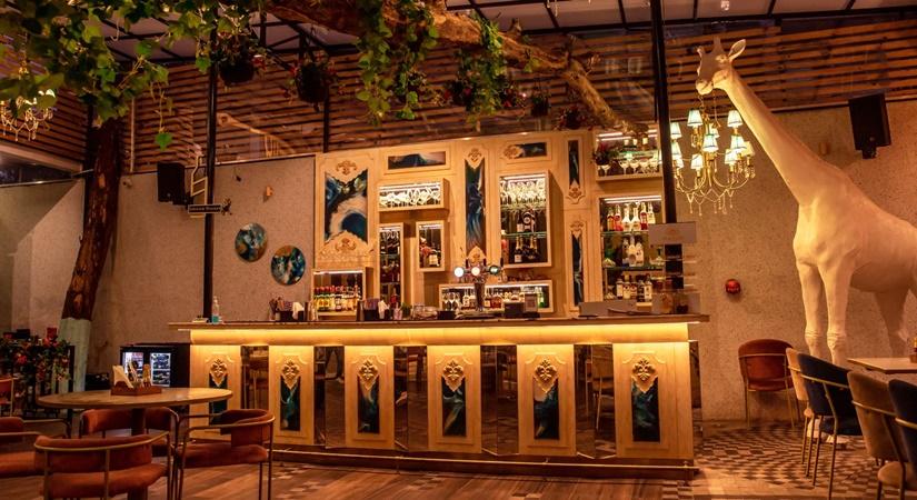 Kynd Cafe and Bar - Night View