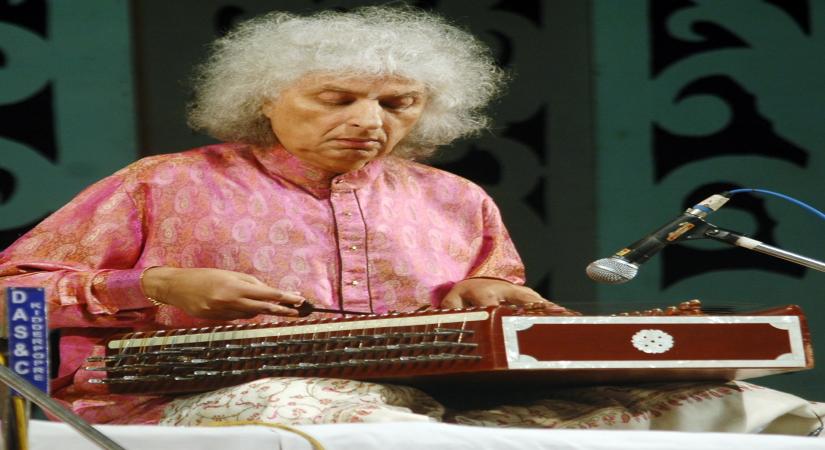 Kolkata: Santoor maestro Pandit ShivKumar Sharma performs during a programme in Kolkata on Feb 14, 2016. (Photo: IANS)