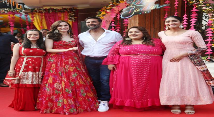 New Delhi: Bollywood actor Akshay Kumar with the star cast during the launch of their upcoming film trailer 'Raksha Bandhan', in New Delhi on Tuesday, June 21, 2022.(Photo: Anupam Gautam/IANS)