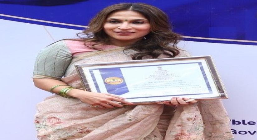 Proud daughter of a high and prompt tax payer, says Aishwarya Rajinikanth