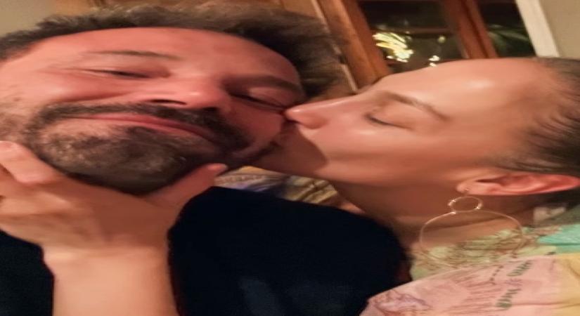 Jennifer Lopez and Ben Affleck wed in Vegas.(photo:instagram)
