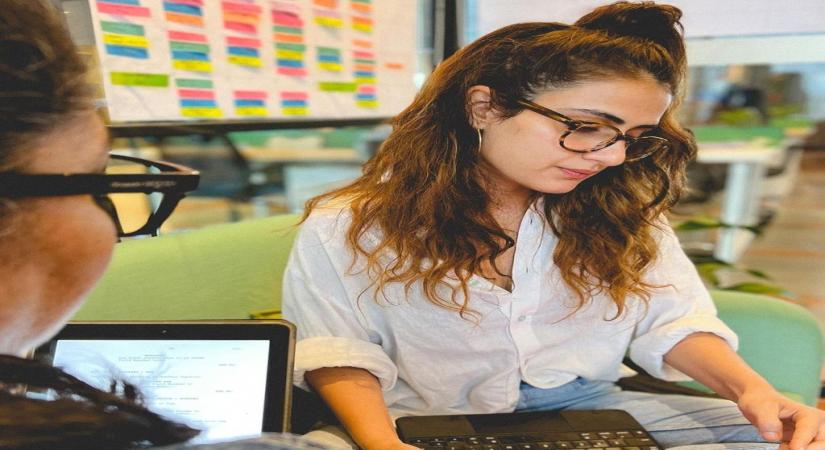 Fatima Sana Shaikh starts prepping for 'Sam Bahadur', shares pic with director Meghna Gulzar