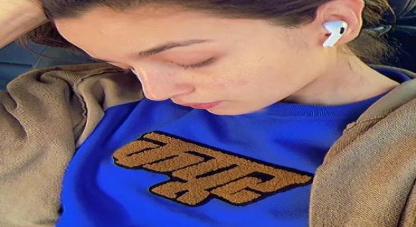 Alia bats for hubby Ranbir, asks fans to swarm theatres for 'Shamshera'.