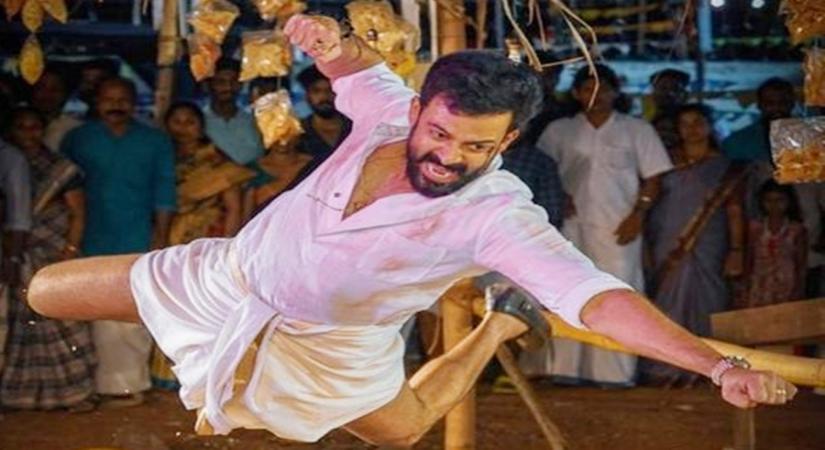 Unni Mukundan praises Prithviraj-starrer 'Kaduva'.