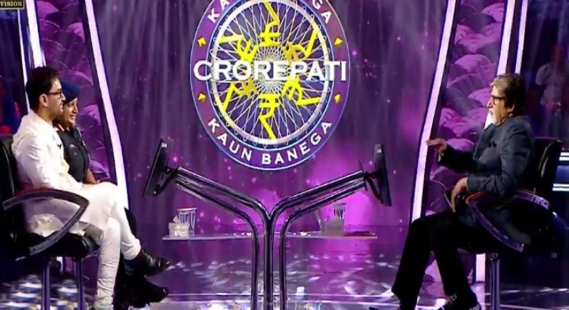 In 'KBC 14' opener, Aamir recalls how Big B got him on to Twitter .