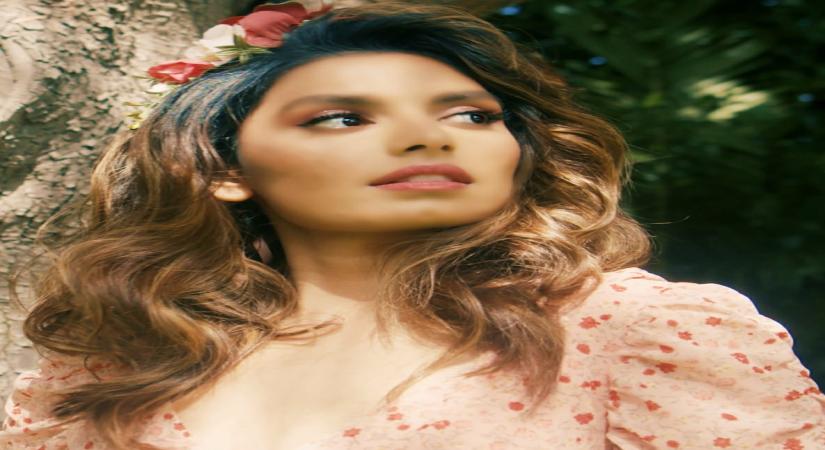 Kumar sanu's daughter.