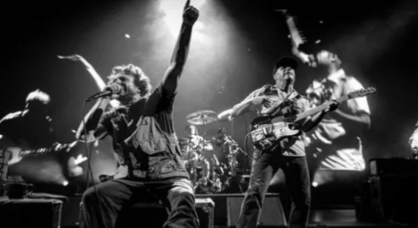 Rage Against the Machine story on wire(instagram)